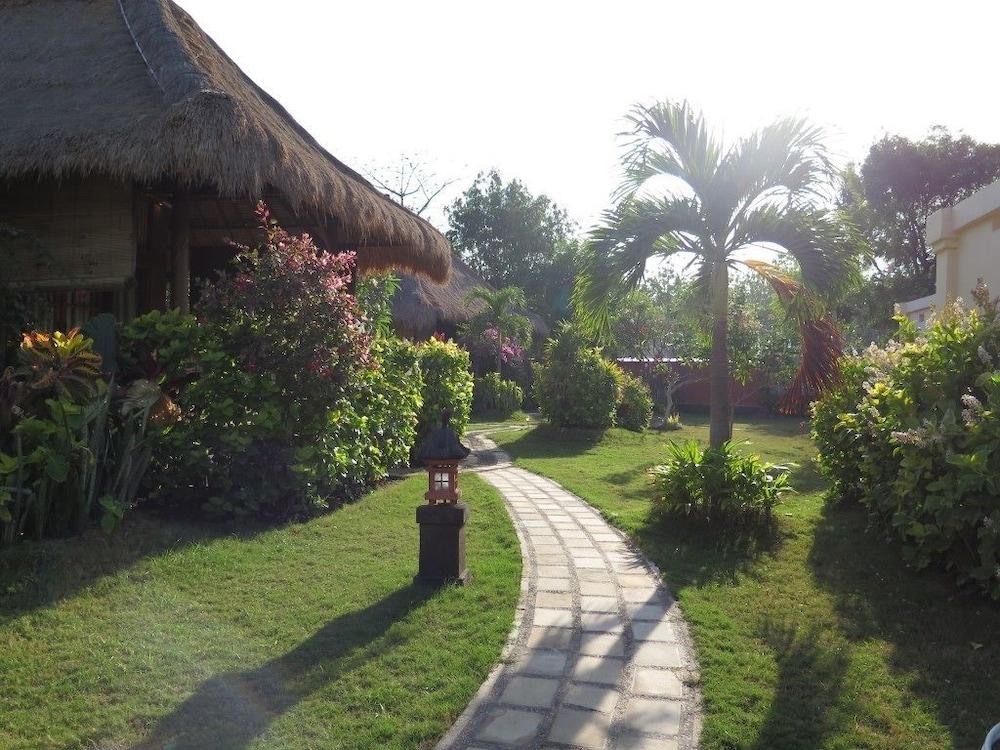 Sunia Loka Bungalows & Dive Center 페무테란 외부 사진