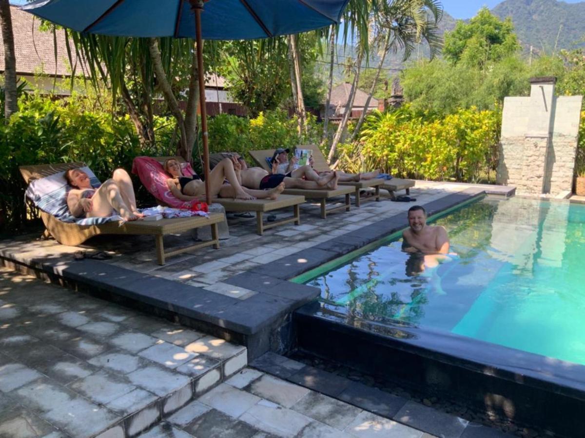 Sunia Loka Bungalows & Dive Center 페무테란 외부 사진