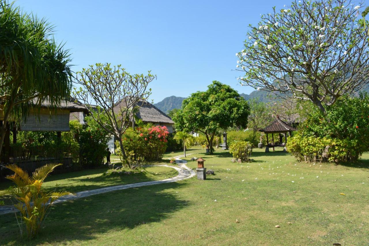 Sunia Loka Bungalows & Dive Center 페무테란 외부 사진