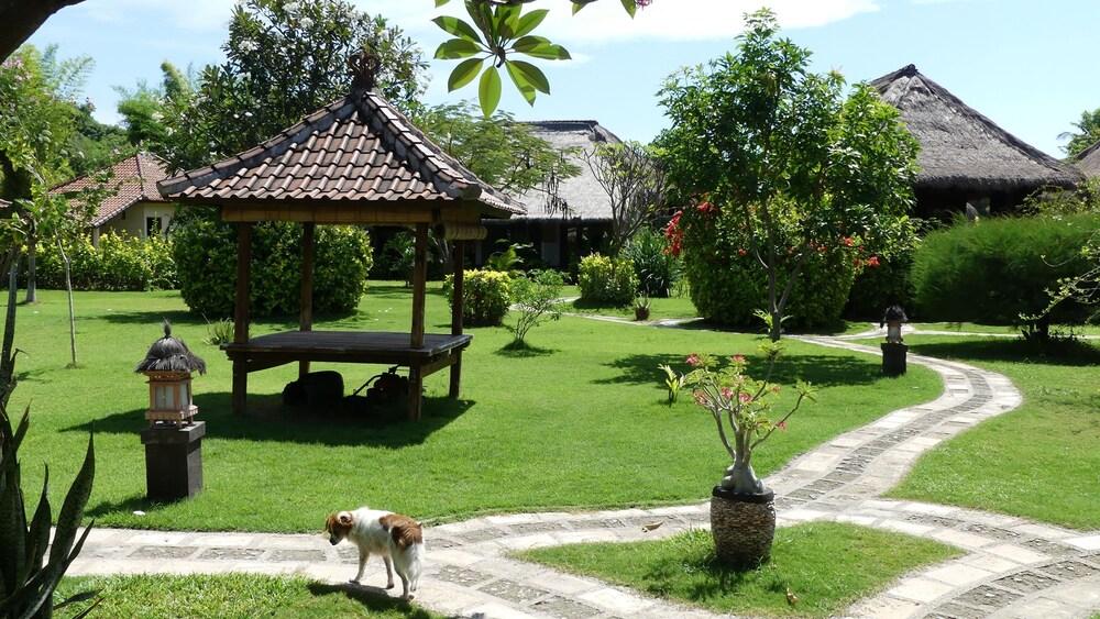 Sunia Loka Bungalows & Dive Center 페무테란 외부 사진