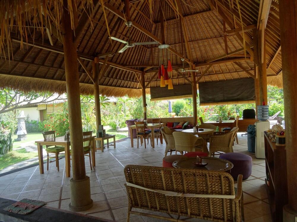 Sunia Loka Bungalows & Dive Center 페무테란 외부 사진
