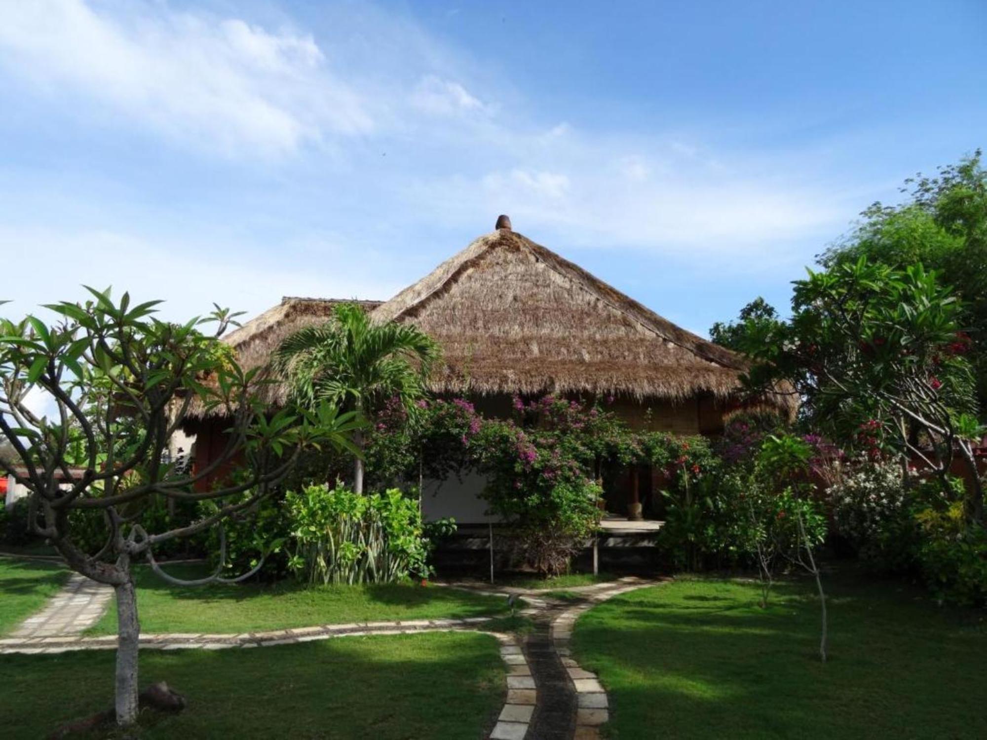 Sunia Loka Bungalows & Dive Center 페무테란 외부 사진
