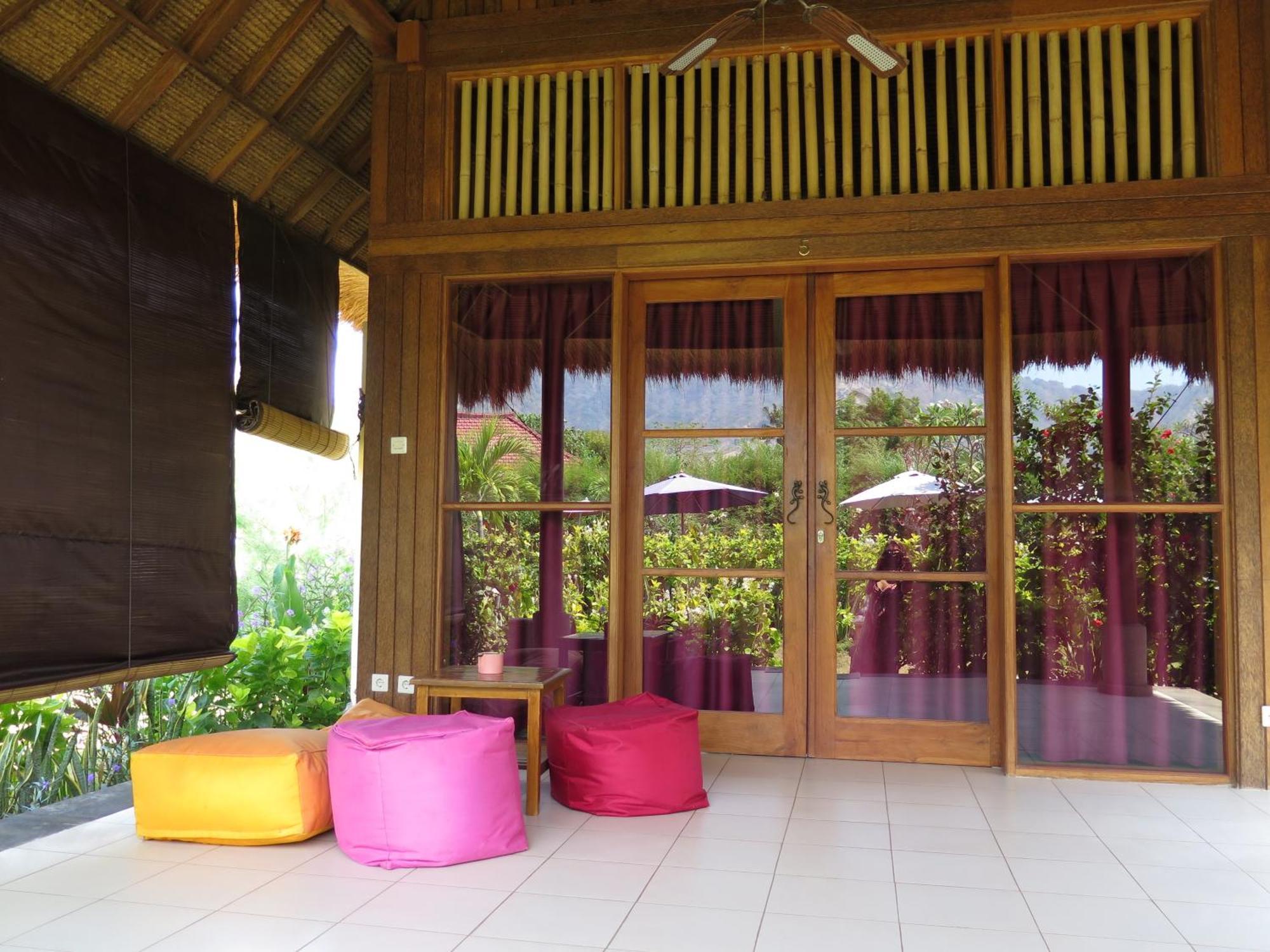 Sunia Loka Bungalows & Dive Center 페무테란 객실 사진