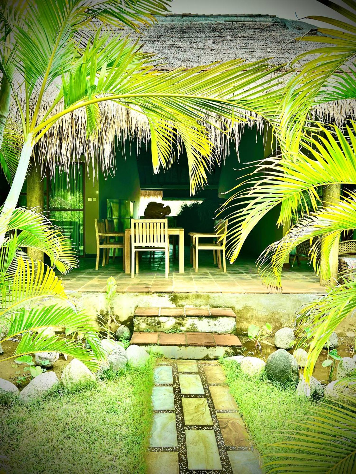 Sunia Loka Bungalows & Dive Center 페무테란 외부 사진