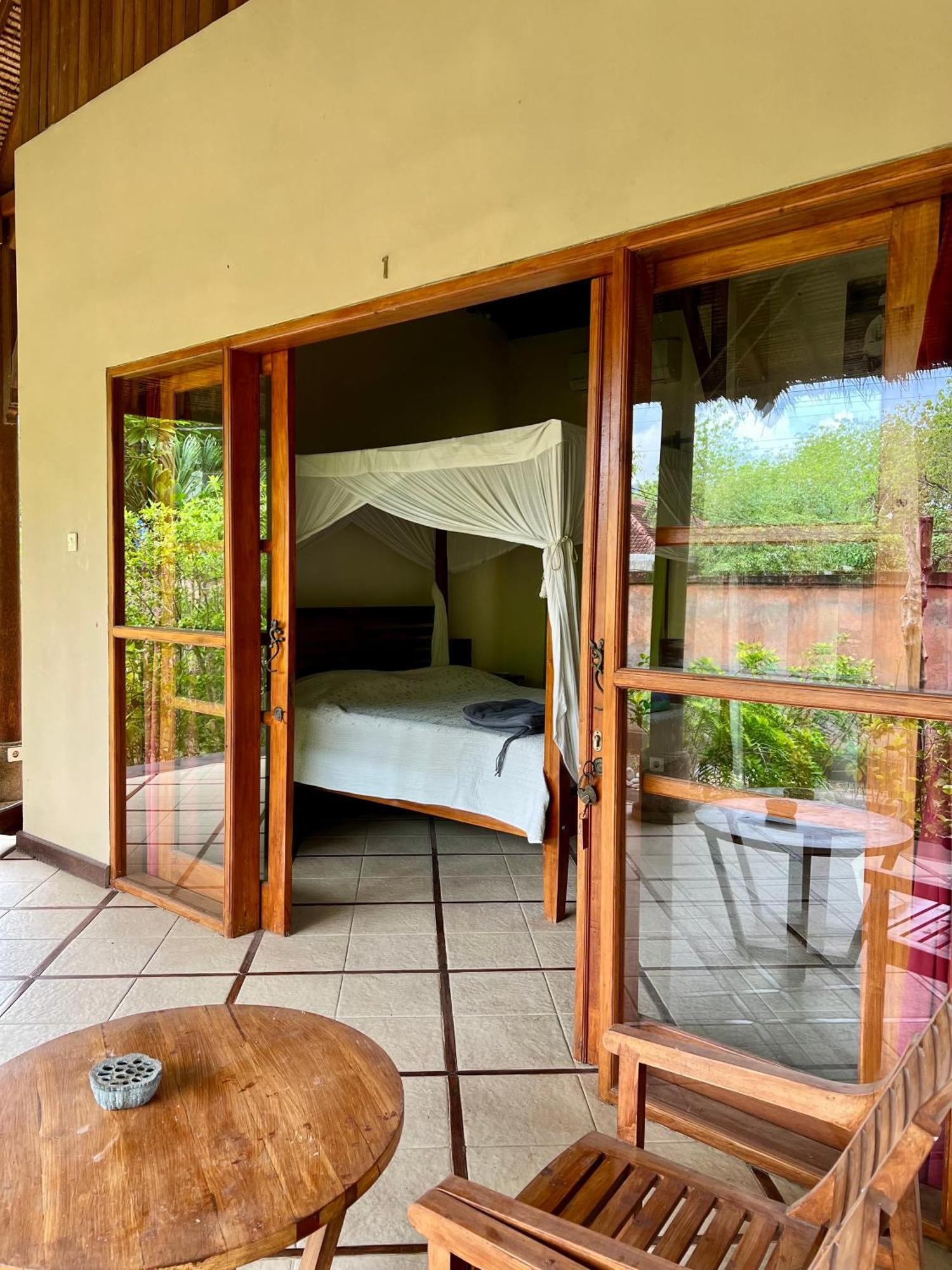 Sunia Loka Bungalows & Dive Center 페무테란 외부 사진