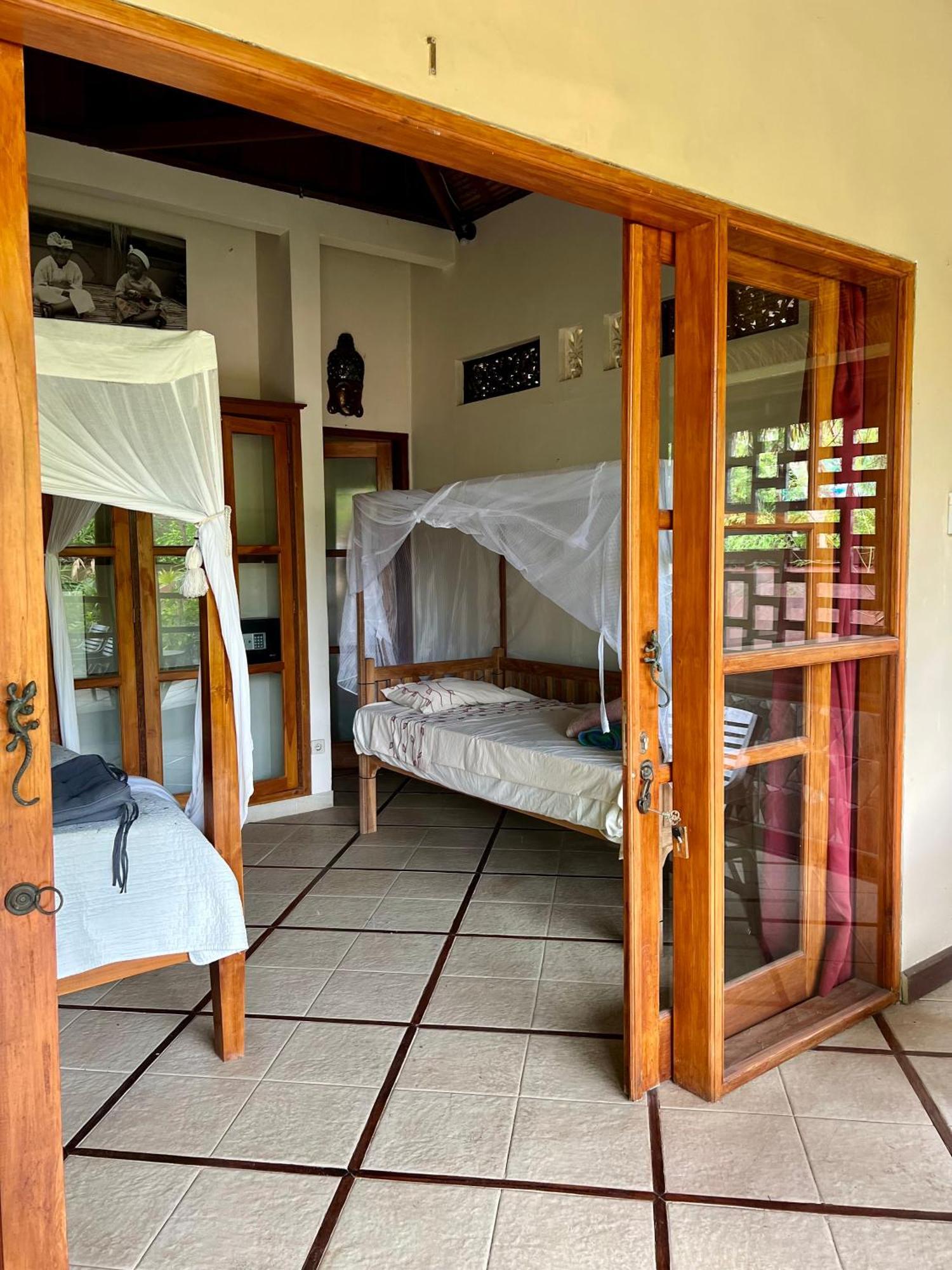 Sunia Loka Bungalows & Dive Center 페무테란 외부 사진