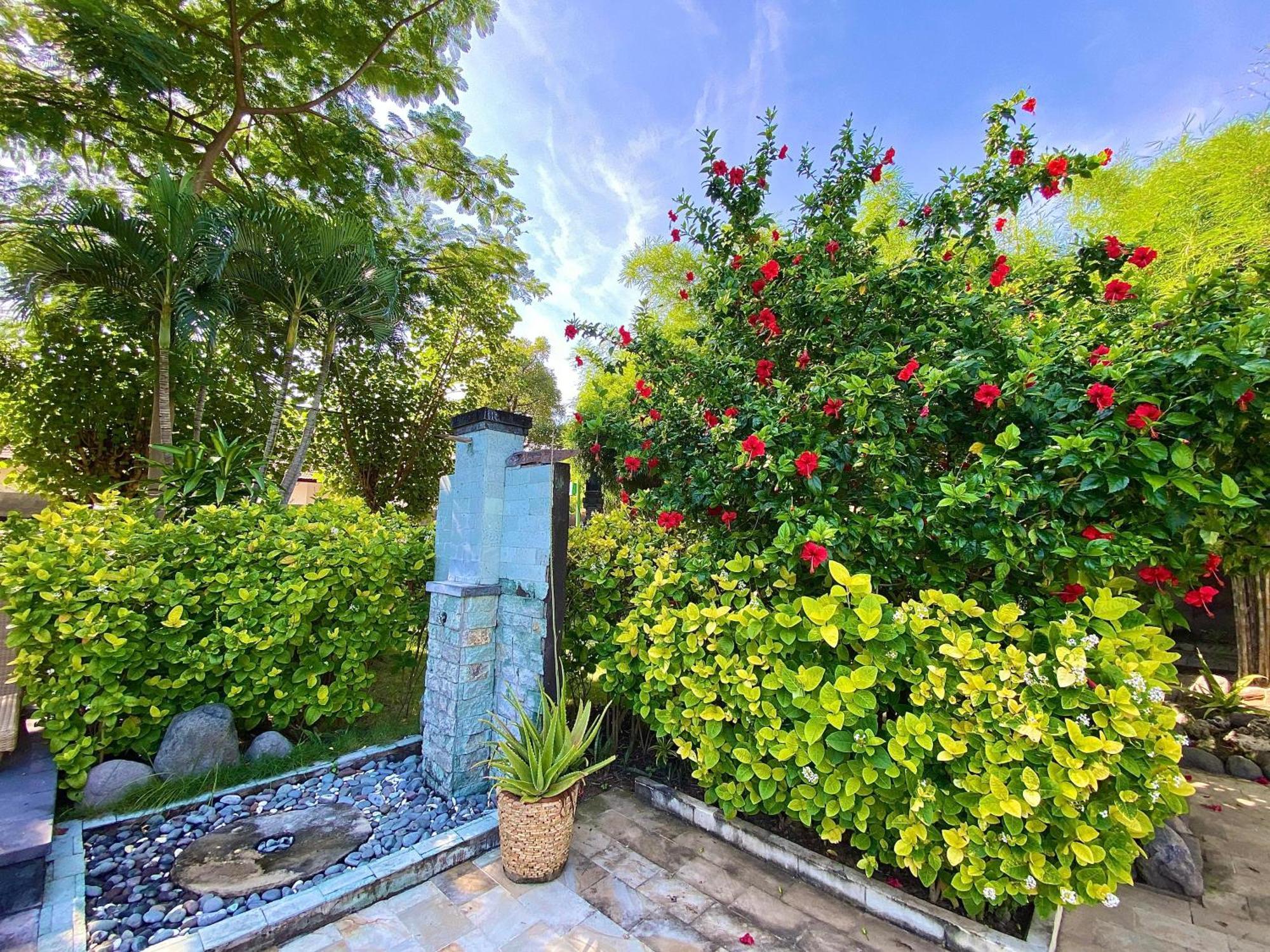 Sunia Loka Bungalows & Dive Center 페무테란 외부 사진