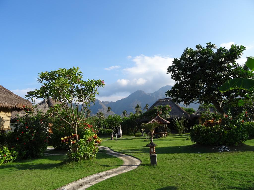 Sunia Loka Bungalows & Dive Center 페무테란 외부 사진