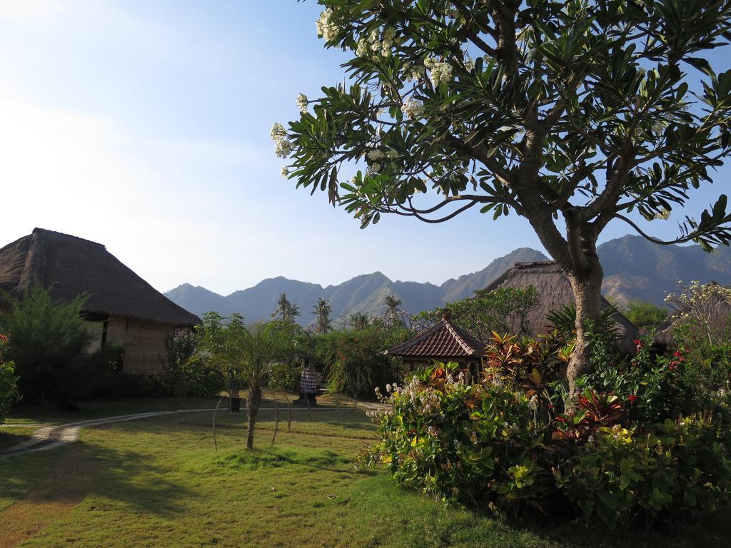 Sunia Loka Bungalows & Dive Center 페무테란 외부 사진