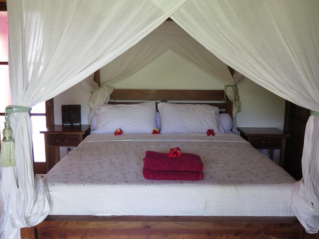 Sunia Loka Bungalows & Dive Center 페무테란 외부 사진