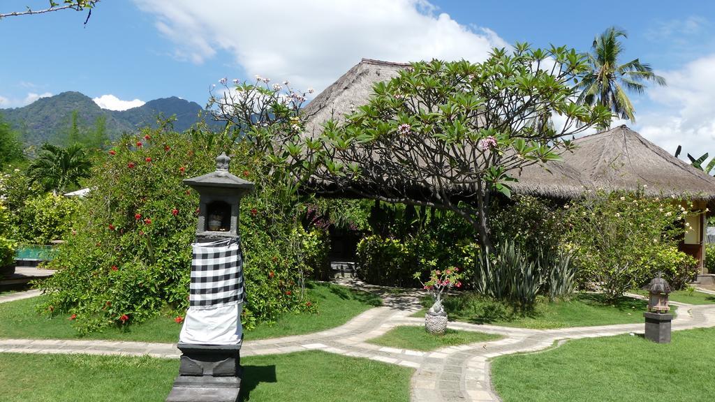 Sunia Loka Bungalows & Dive Center 페무테란 외부 사진