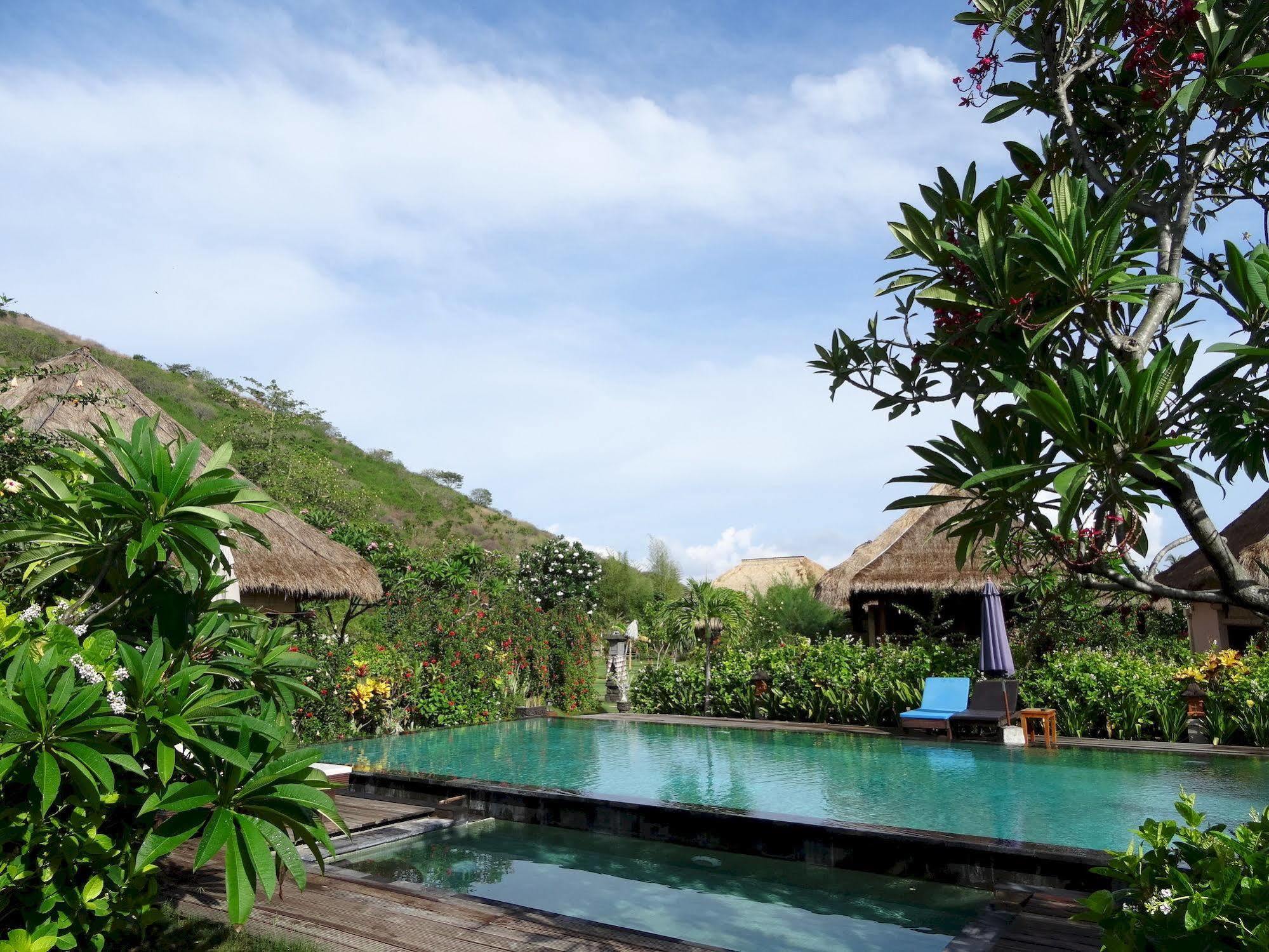 Sunia Loka Bungalows & Dive Center 페무테란 외부 사진