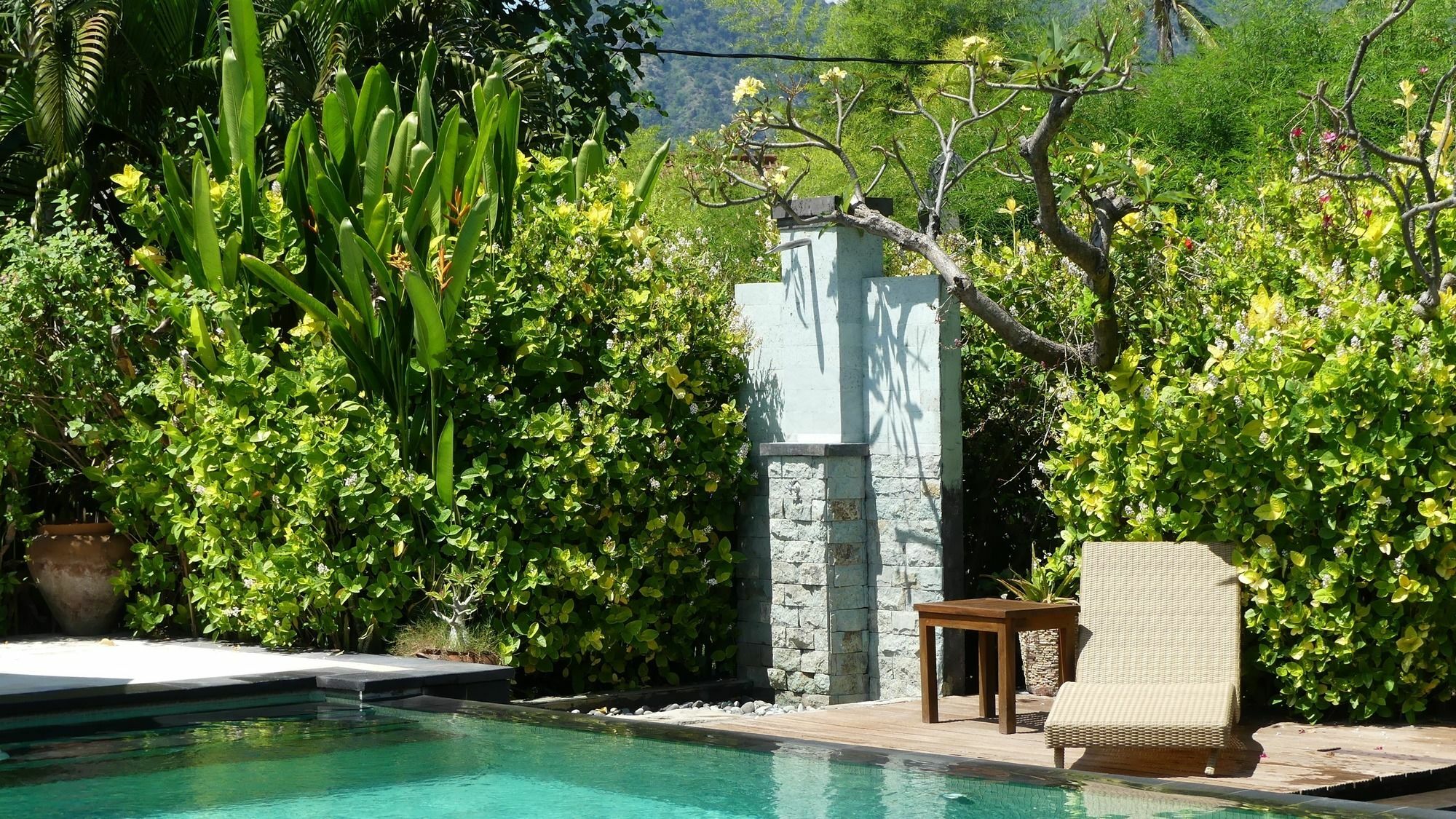 Sunia Loka Bungalows & Dive Center 페무테란 외부 사진