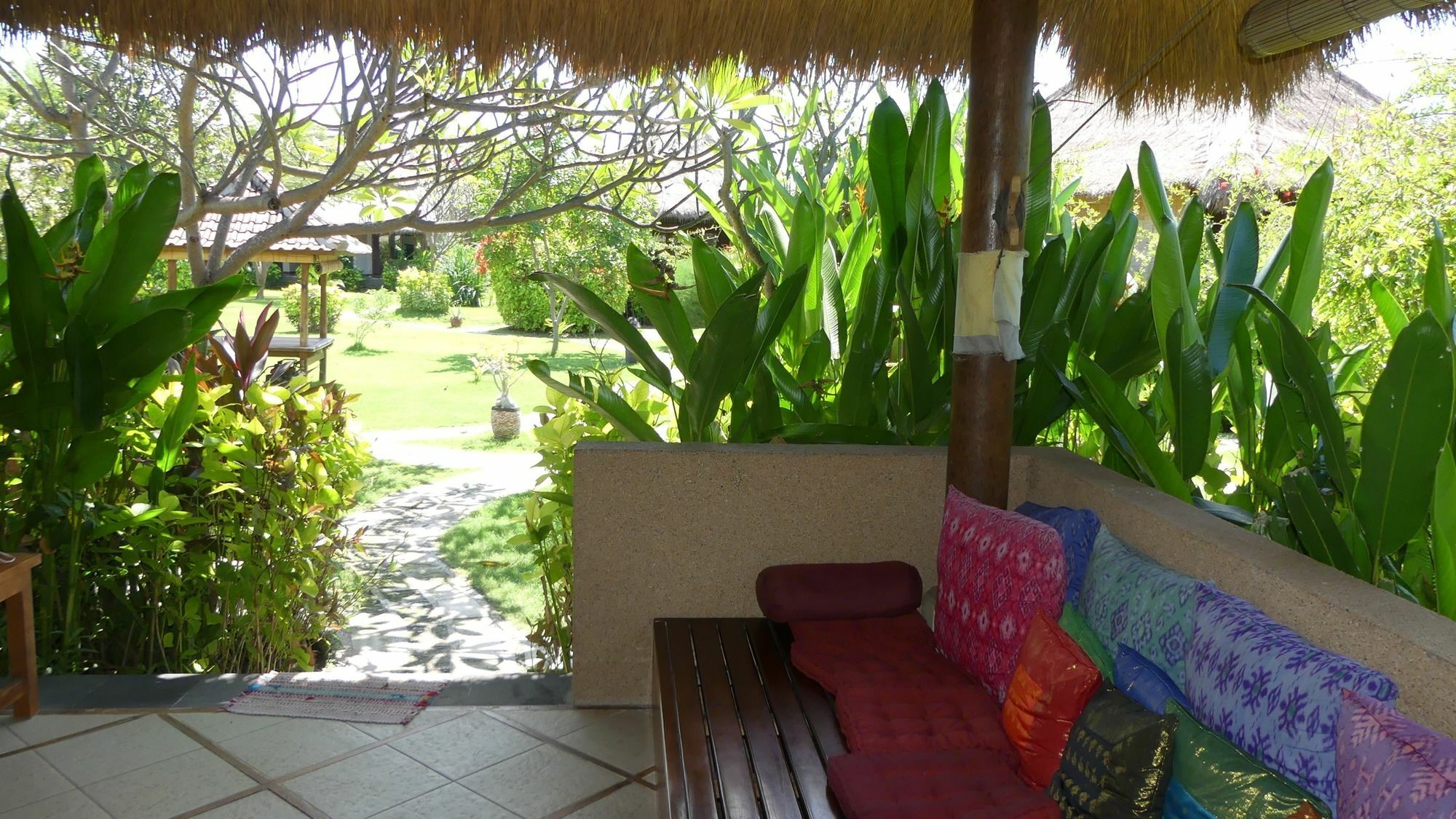 Sunia Loka Bungalows & Dive Center 페무테란 외부 사진