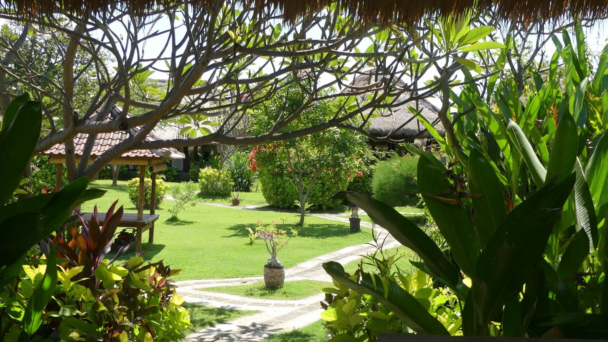 Sunia Loka Bungalows & Dive Center 페무테란 외부 사진