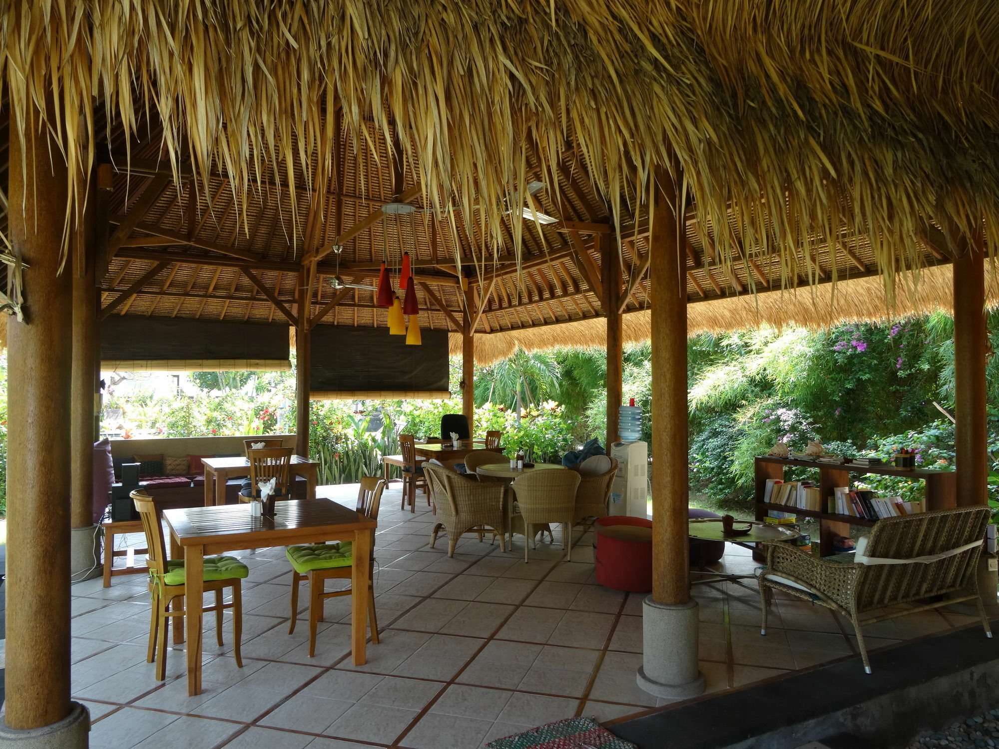 Sunia Loka Bungalows & Dive Center 페무테란 외부 사진