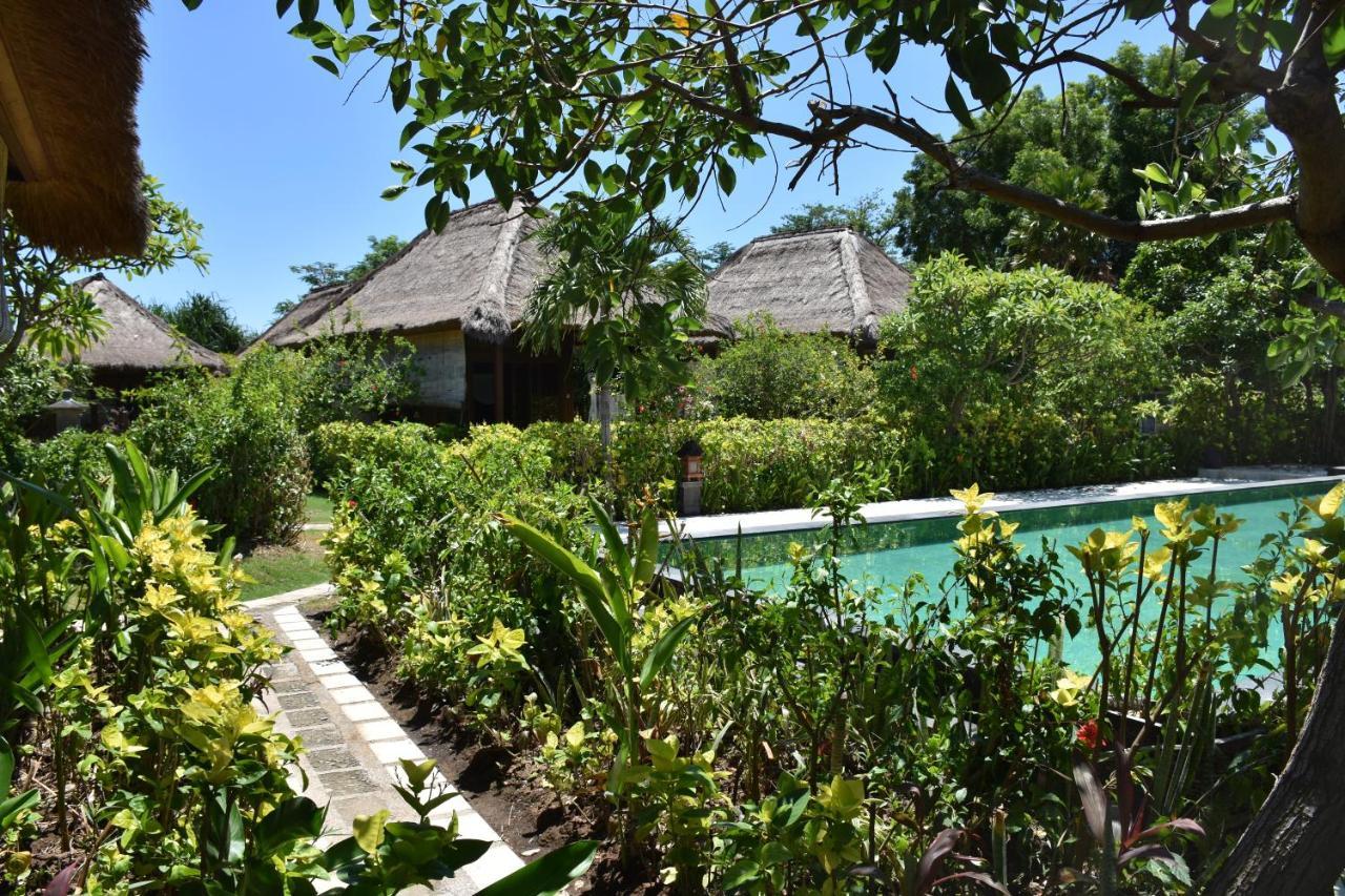 Sunia Loka Bungalows & Dive Center 페무테란 외부 사진